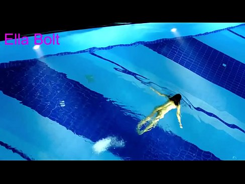 ❤️ Ma nistax nieqaf nara, blonda żagħżugħa maqbuda tgħum nuda fil-pool tar-resort ELLA BOLT ❤ Porno vk lilna